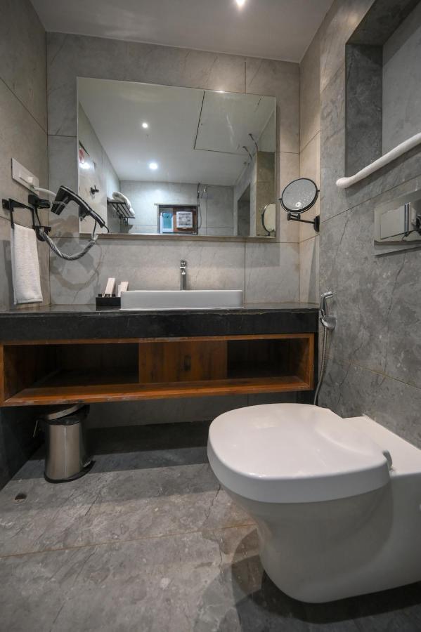 The Shivalik Hotel บูบันเนสชวาร์ ภายนอก รูปภาพ