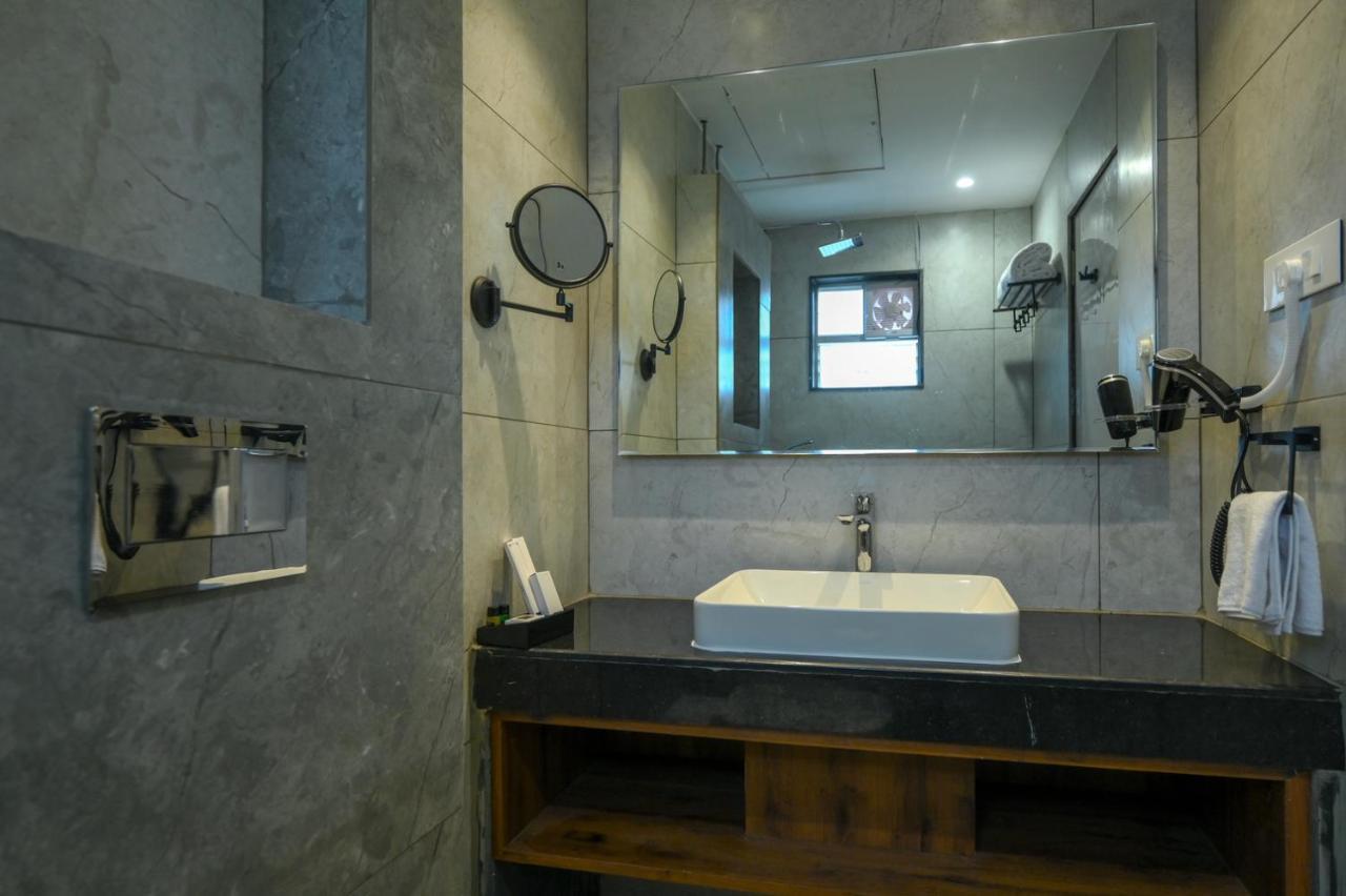 The Shivalik Hotel บูบันเนสชวาร์ ภายนอก รูปภาพ