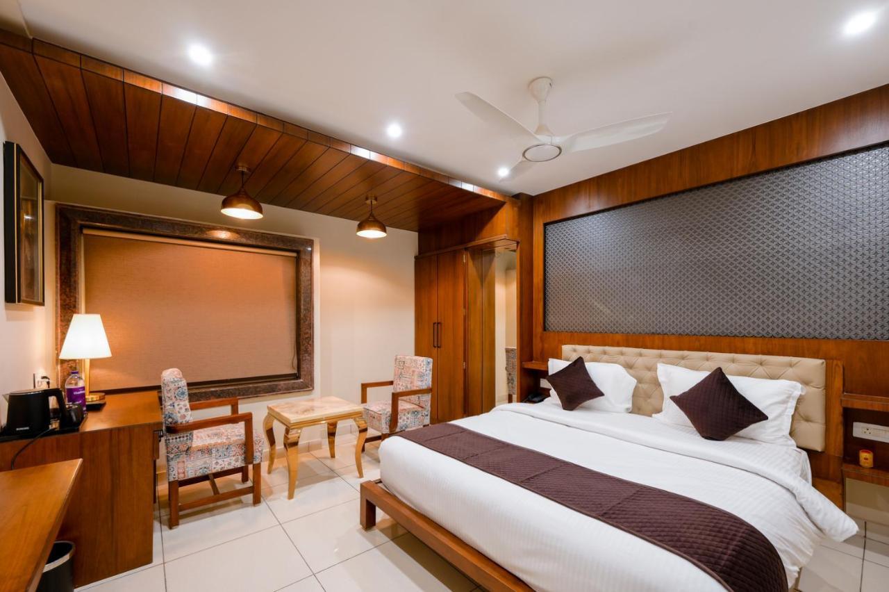 The Shivalik Hotel บูบันเนสชวาร์ ภายนอก รูปภาพ