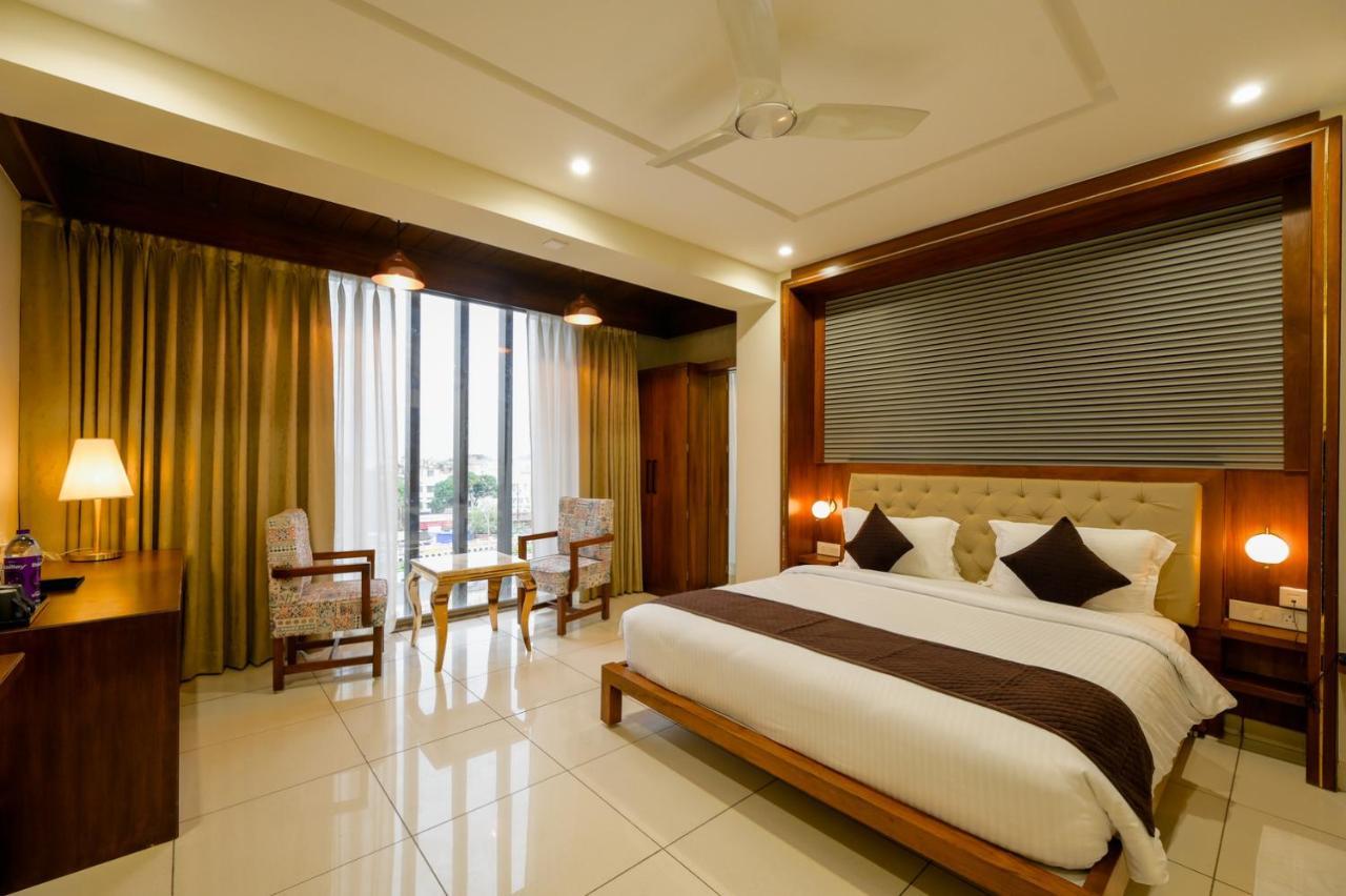 The Shivalik Hotel บูบันเนสชวาร์ ภายนอก รูปภาพ