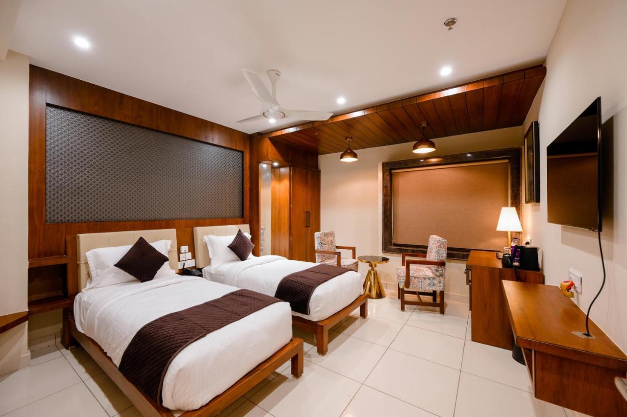 The Shivalik Hotel บูบันเนสชวาร์ ภายนอก รูปภาพ