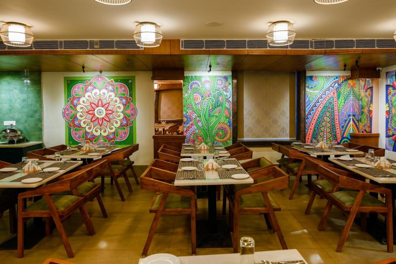 The Shivalik Hotel บูบันเนสชวาร์ ภายนอก รูปภาพ