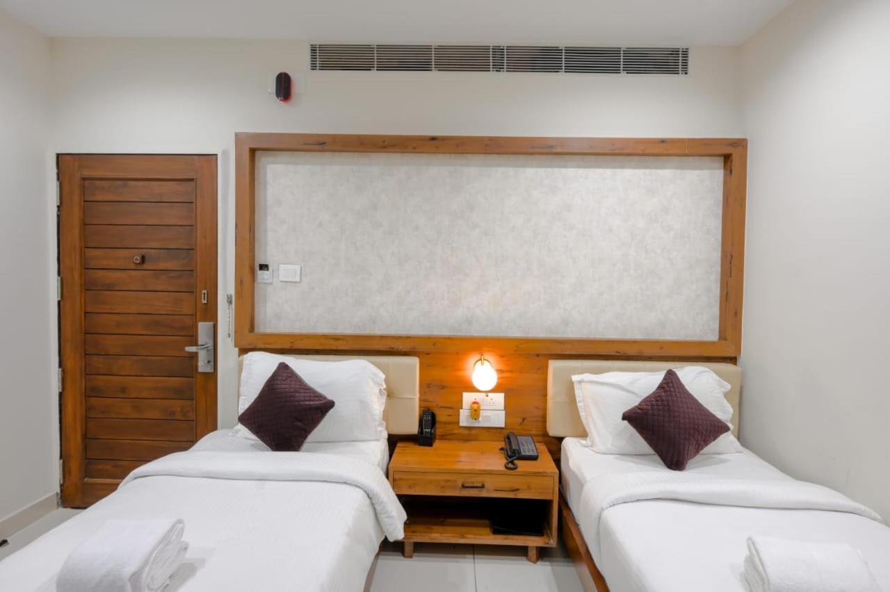 The Shivalik Hotel บูบันเนสชวาร์ ภายนอก รูปภาพ